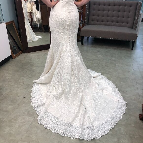 Mermaid Lace IVORY Wedding Dress, Plunging Vneck, Fitted Bum Sexy Fit & Flare - Picture 2 of 12